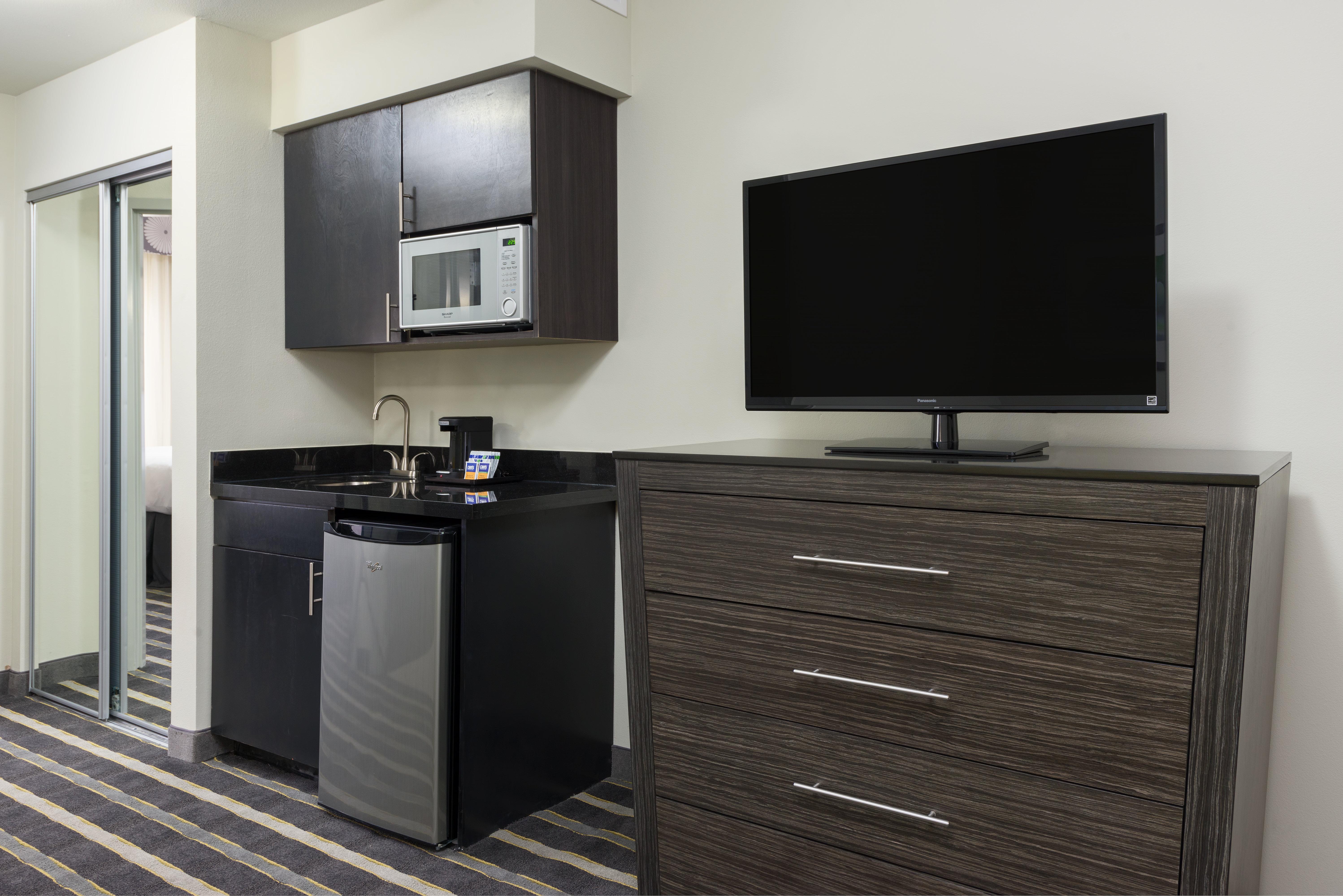 Express And By Ihg 3*